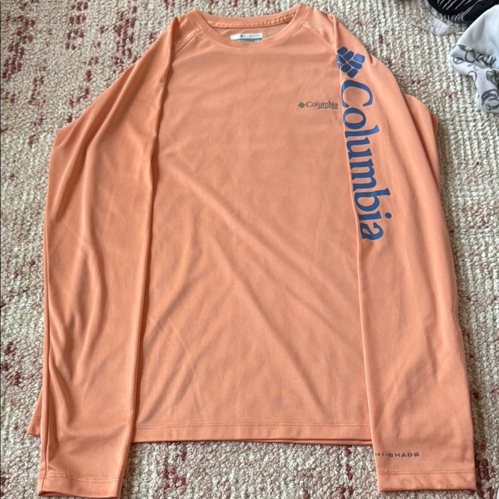 Columbia coral sun shirt. Size small. Like new condition.